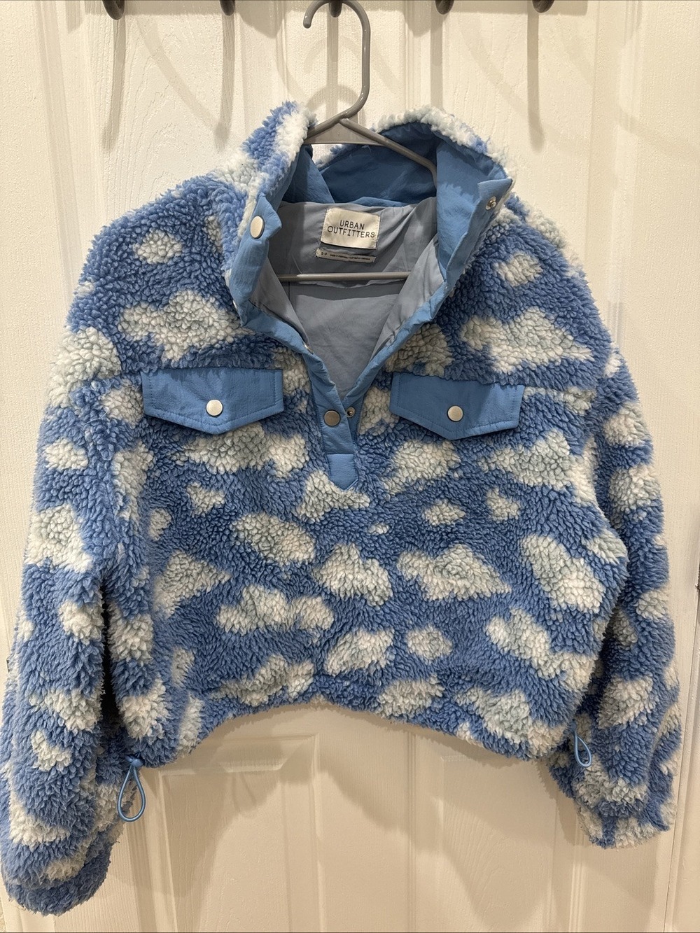 Urban outfitters Blue and White cloud Sherpa Pullover - Women’s Size Small - Picture 4 of 11